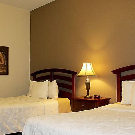 Crystal Springs Inn And Suites Towanda Exterior photo