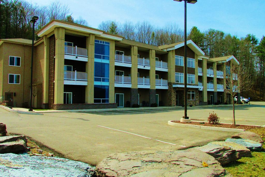 Crystal Springs Inn And Suites Towanda Exterior photo