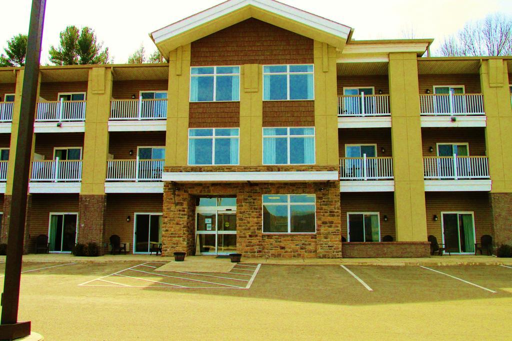 Crystal Springs Inn And Suites Towanda Exterior photo