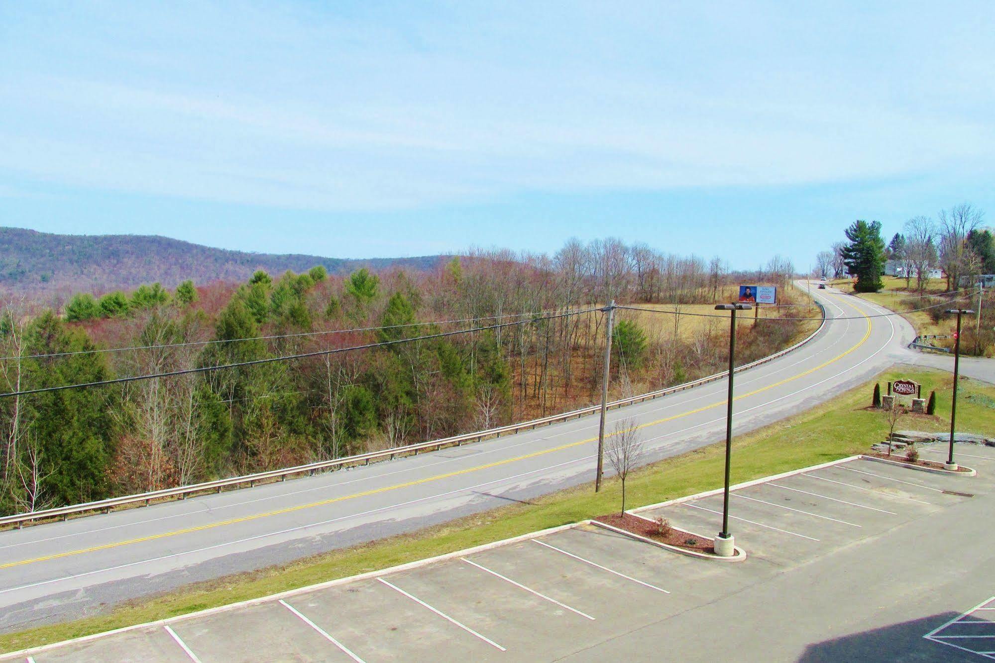 Crystal Springs Inn And Suites Towanda Exterior photo